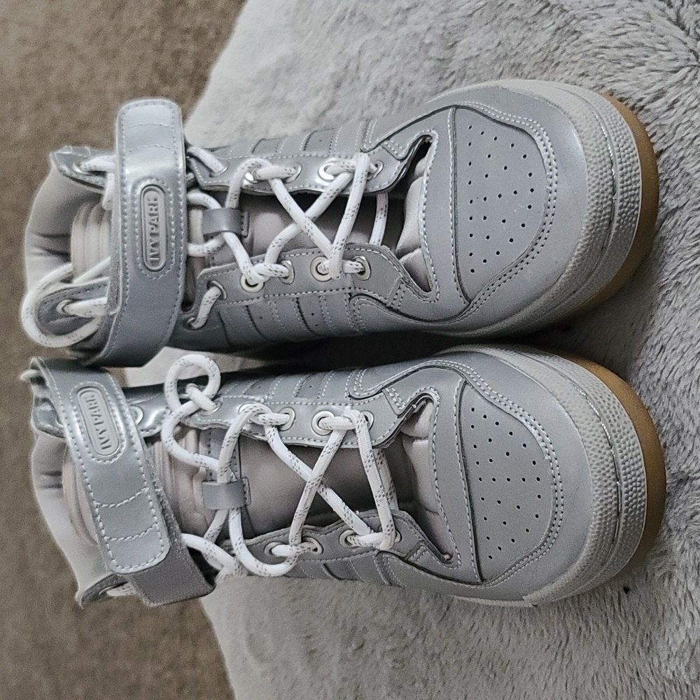 Shoes - Picture 2 of 7